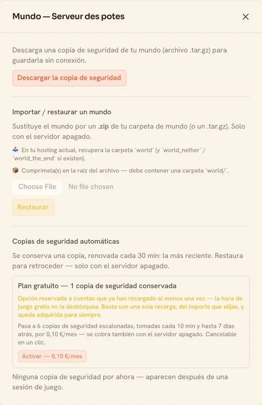 La ventana «Mundo» de un servidor TickServ: descarga de la copia de seguridad, importación de un archivo .zip que contiene la carpeta world, y lista de las copias de seguridad automáticas