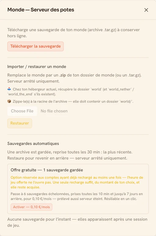 La fenêtre « Monde » d'un serveur TickServ : téléchargement de la sauvegarde, import d'une archive .zip contenant le dossier world, et liste des sauvegardes automatiques