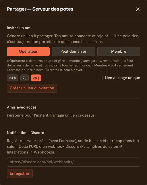 La fenêtre « Partager » d'un serveur TickServ : création d'un lien d'invitation en rôle opérateur ou membre, liste des amis ayant accès, et champ de webhook Discord pour les notifications
